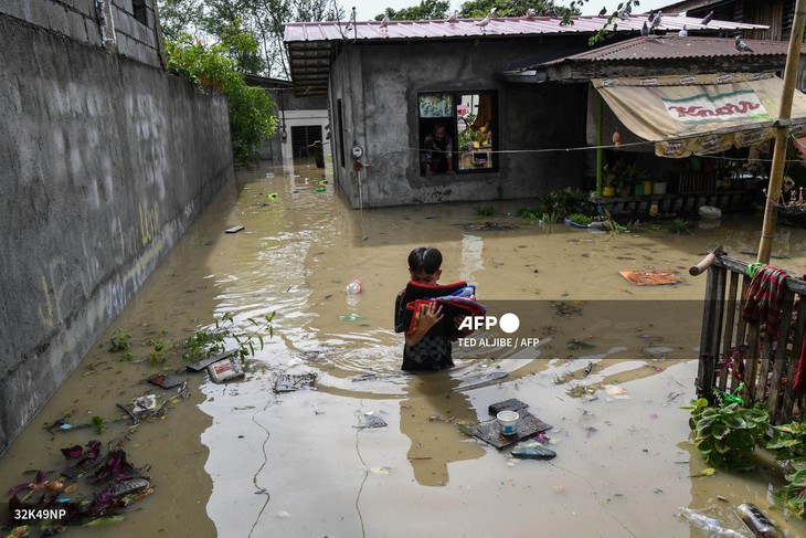 Philippines tan hoang sau khi siêu bão Noru tàn phá - Ảnh 1.