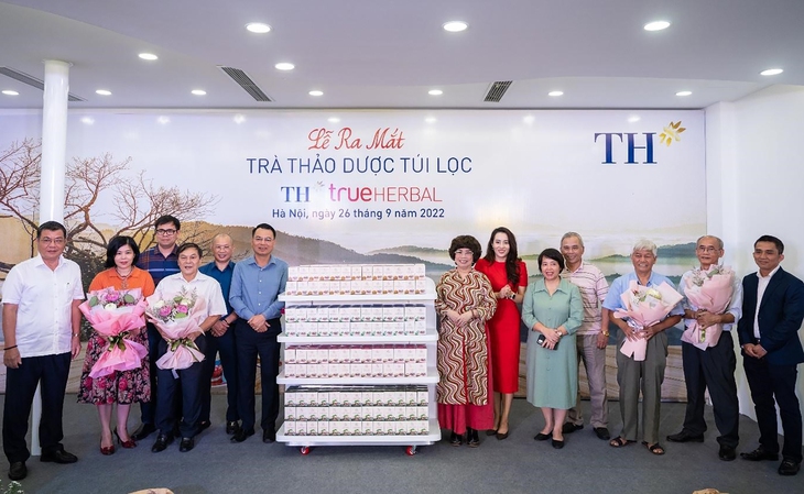 Nâng niu tinh hoa thảo dược ngàn năm, Tập đoàn TH ra mắt trà thảo dược TH true HERBAL - Ảnh 1.