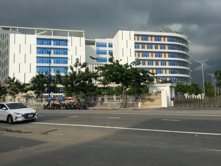 Lùm xùm vụ lập hội đồng giáo sư cơ sở ở Trường đại học Y khoa Phạm Ngọc Thạch - Ảnh 1. Lùm xùm vụ lập hội đồng giáo sư cơ sở ở Trường đại học Y khoa Phạm Ngọc Thạch - Ảnh 1.