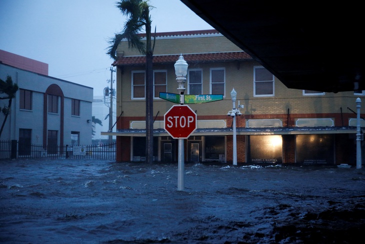 Bão Ian tàn phá bang Florida của Mỹ - Ảnh 2.