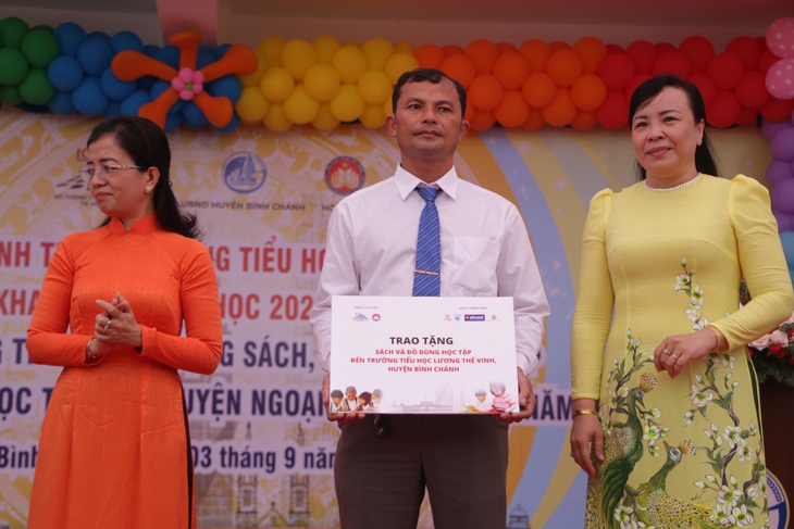 Đưa sách đến ngoại thành, đến với Trường tiểu học Lê Quý Đôn - Ảnh 2.