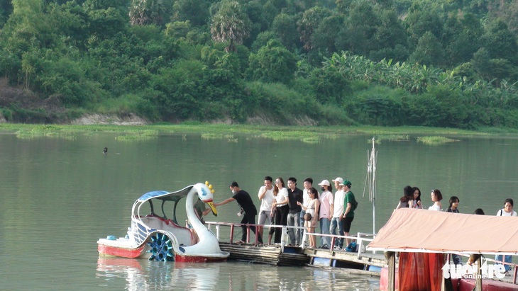 Món ăn vùng Bảy Núi thu hút hàng ngàn du khách chờ đợi đổ mồ hôi - Ảnh 6.