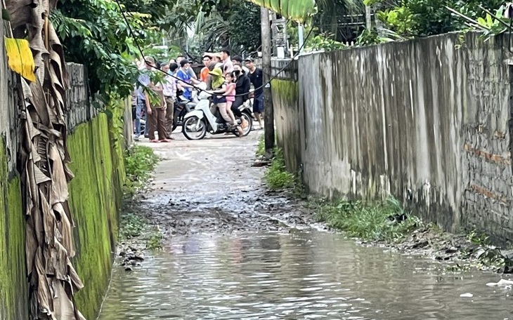 Nỗi đau tột cùng của mẹ già khi xe đưa tang anh trai tụt dốc đè chết em trai - Ảnh 3.