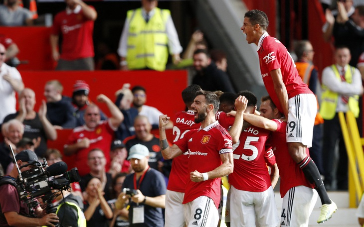 Man United khiến Arsenal nhận thất bại đầu tiên ở Premier League mùa này