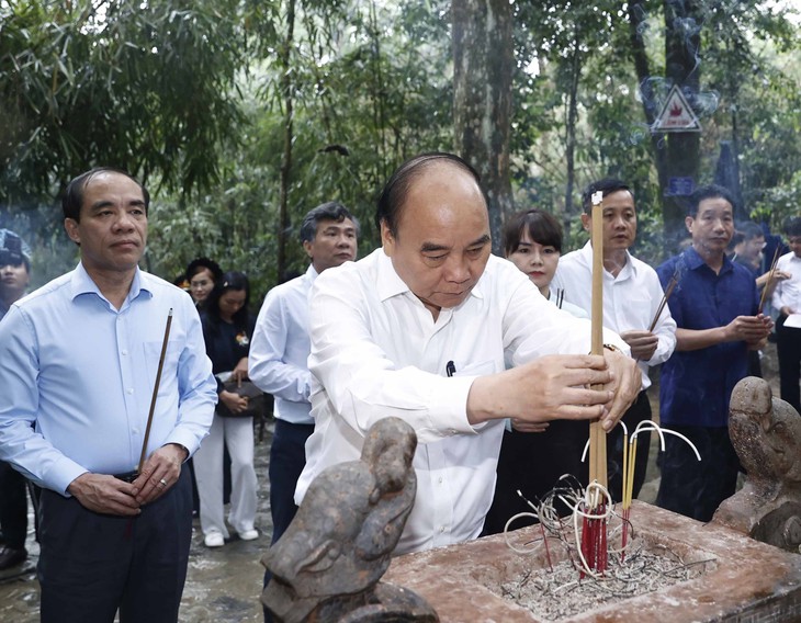 Chủ tịch nước Nguyễn Xuân Phúc dâng hương tại Khu di tích quốc gia đặc biệt Tân Trào - Ảnh 1.