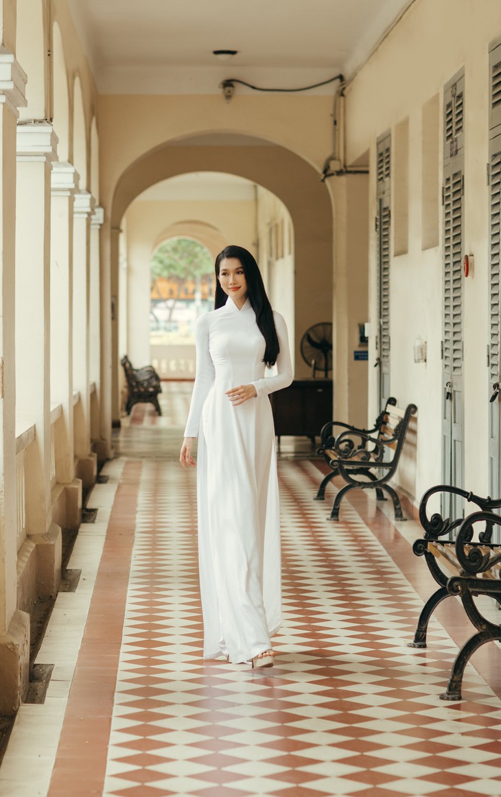 Khánh Vân, Phương Anh, Phương Nhi trở lại trường xưa gây xao xuyến - Ảnh 5. Khánh Vân, Phương Anh, Phương Nhi trở lại trường xưa gây xao xuyến - Ảnh 5.