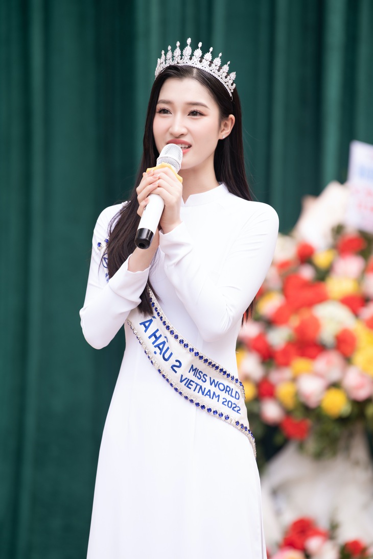 Khánh Vân, Phương Anh, Phương Nhi trở lại trường xưa gây xao xuyến - Ảnh 8. Khánh Vân, Phương Anh, Phương Nhi trở lại trường xưa gây xao xuyến - Ảnh 8.
