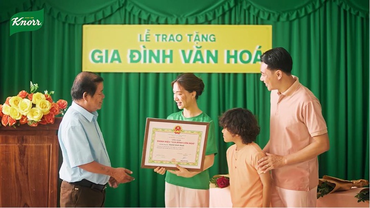 Hòa Minzy rạng rỡ trong loạt phim ngắn vừa ra mắt - Ảnh 2. Hòa Minzy rạng rỡ trong loạt phim ngắn vừa ra mắt - Ảnh 2.