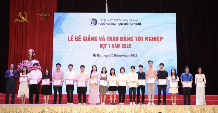 Nhiều sinh viên tốt nghiệp trễ vì chưa đạt chuẩn đầu ra ngoại ngữ - Ảnh 1.