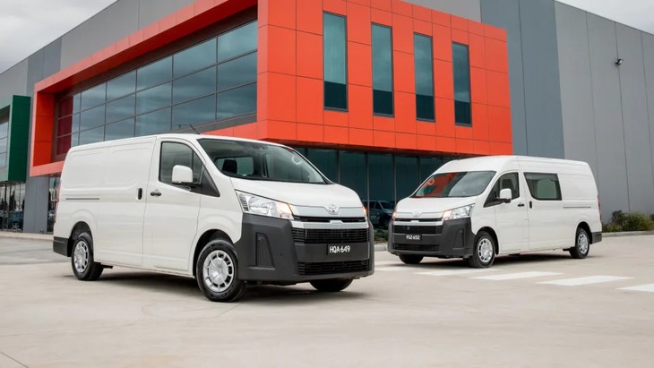 Xe cá mập Toyota HiAce sắp có bản chạy điện, thay đổi thiết kế để an toàn hơn - Ảnh 1.