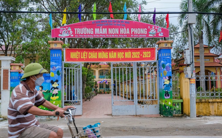 Phản đối nhà máy xử lý rác thải, hàng trăm học sinh không đến trường trong nhiều ngày