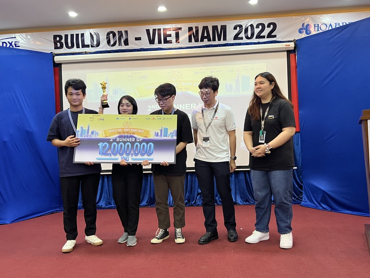 Học sinh lớp 12 vô địch cuộc thi Amazon Build On - Vietnam 2022 - Ảnh 3. Học sinh lớp 12 vô địch cuộc thi Amazon Build On - Vietnam 2022 - Ảnh 3.