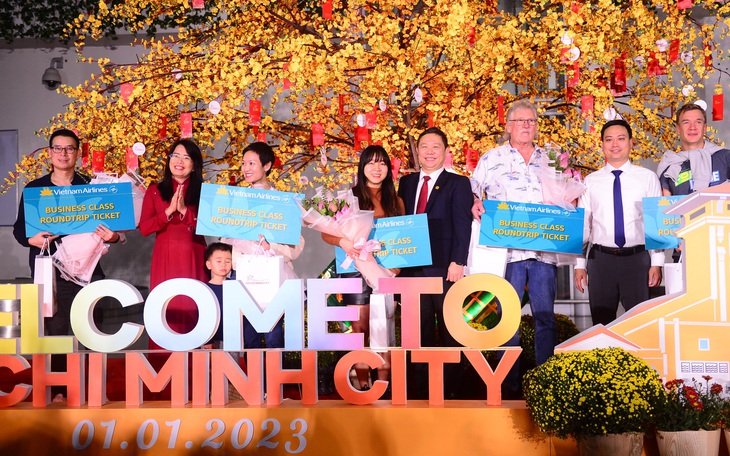 Du lịch TP.HCM rộn ràng đón những vị khách quốc tế đầu tiên năm mới 2023