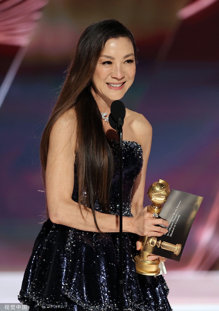 Dương Tử Quỳnh lần đầu nhận Quả cầu vàng với hạng mục phim hài/nhạc kịch - Ảnh 2. Dương Tử Quỳnh lần đầu nhận Quả cầu vàng với hạng mục phim hài/nhạc kịch - Ảnh 2.