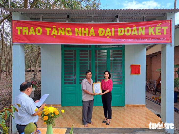 Báo Tuổi Trẻ cùng Viện Y dược học dân tộc TP.HCM tặng quà, khám bệnh tại Tây Ninh - Ảnh 2.