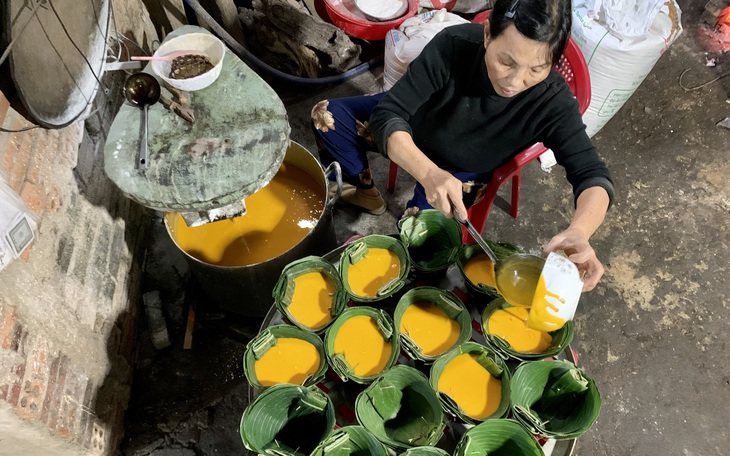 Làng nấu bánh tổ Hội An trắng đêm đón Tết