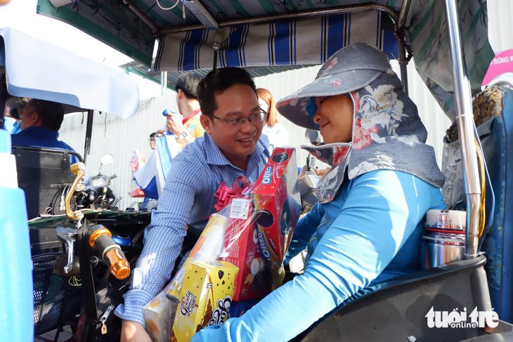 Xuân yêu thương tặng quà Tết thanh niên khuyết tật - Ảnh 3.