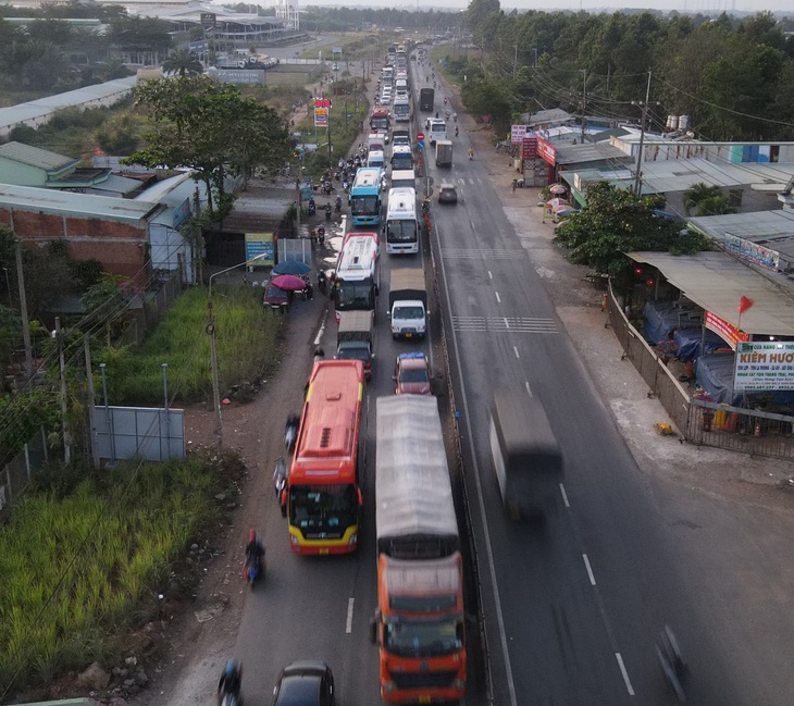 Dòng xe trường chinh dài cả ngàn cây số về quê ăn Tết - Ảnh 5.