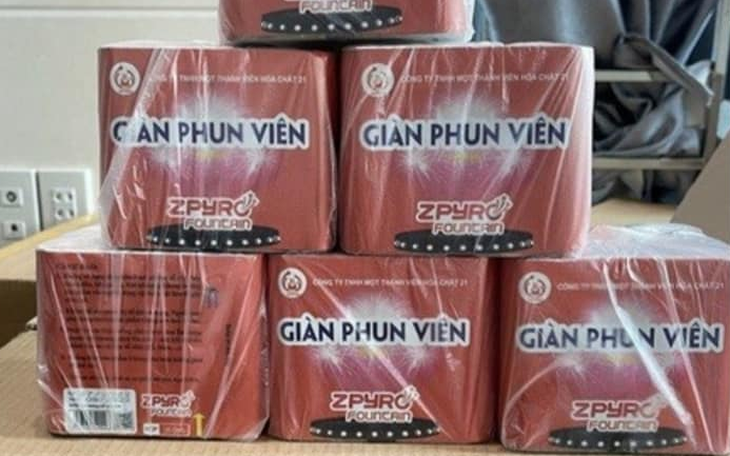 Pháo hoa trên mạng vẫn rao đủ giá 'trên trời'