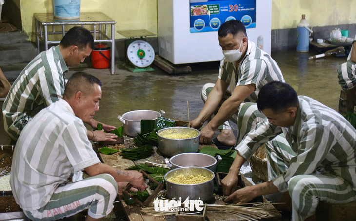 Gói bánh chưng đón Tết trong trại giam Yên Hạ - Ảnh 5.