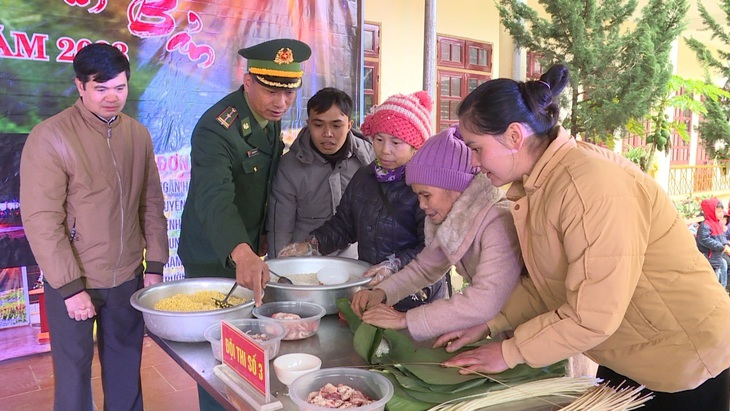 Tết về trên biên giới, bà con dân tộc vui xuân cùng bộ đội biên phòng - Ảnh 3.