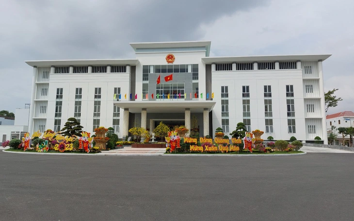 Nhiều trụ sở xã, phường ở Cần Thơ khoác áo mới để người dân vui chơi - Ảnh 2.