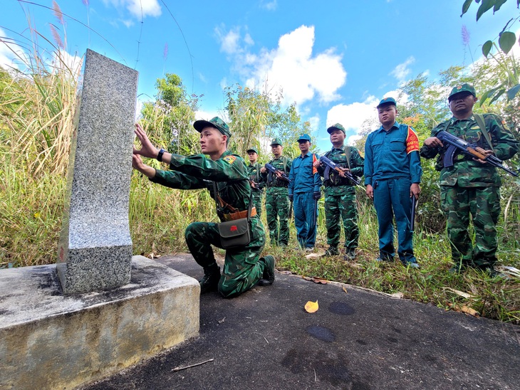 Tuần tra xuyên giao thừa nơi ngã ba biên giới - Ảnh 6.