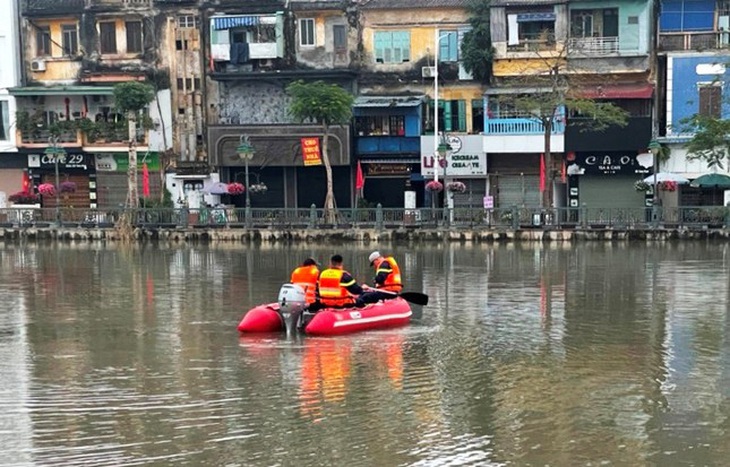 Đôi nam nữ nhảy sông Tam Bạc ngày mùng 2 Tết, một người chết - Ảnh 1.