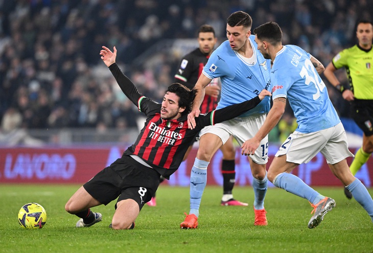 Đương kim vô địch AC Milan thua đậm Lazio ở Serie A - Ảnh 2.