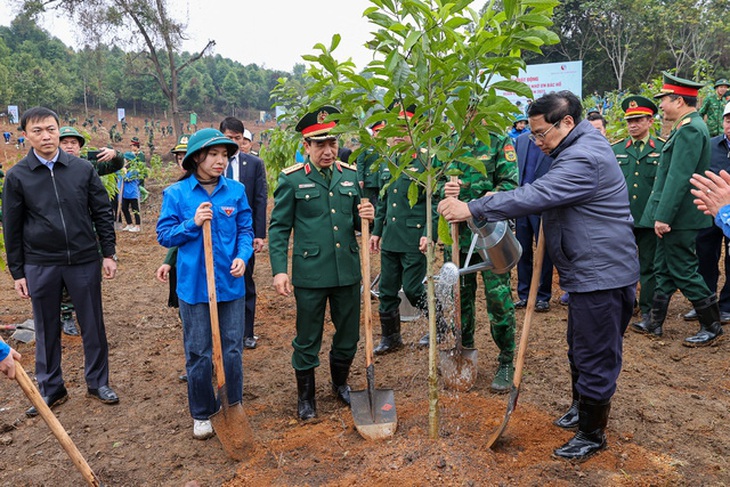 Thủ tướng dâng hương tưởng niệm Chủ tịch Hồ Chí Minh, phát động Tết trồng cây - Ảnh 3.