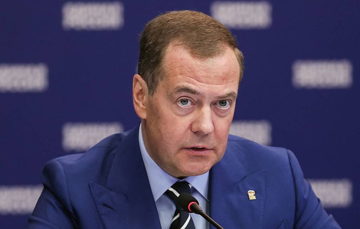 Ông Medvedev: Nếu Thế chiến 3 nổ ra, sẽ không bắt đầu từ xe tăng hay máy bay chiến đấu - Ảnh 1.