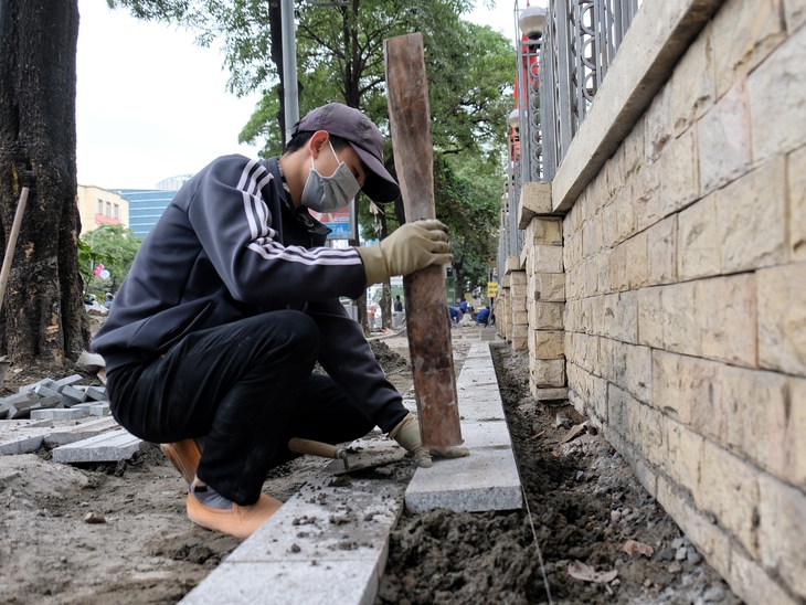 Hà Nội yêu cầu dừng cấp phép đào đường, đào vỉa hè dịp Tết - Ảnh 1.