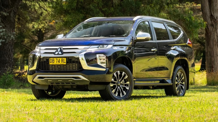 Mitsubishi Pajero Sport thế hệ mới rục rịch ra mắt: Dài, rộng và táo bạo hơn - Ảnh 4.