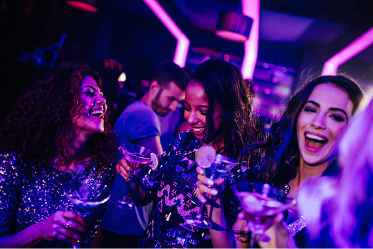 Bị hủy hôn vì đi bar 4h sáng, cô gái than thở: Kết hôn hay đi tù dzậy? - Ảnh 1. Bị hủy hôn vì đi bar 4h sáng, cô gái than thở: Kết hôn hay đi tù dzậy? - Ảnh 1.