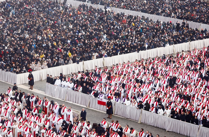 Giáo hoàng Francis chủ trì tang lễ cố Giáo hoàng Benedict XVI - Ảnh 6.