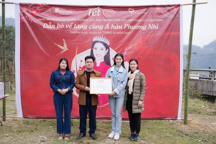 Ô là la, ra mà xem á hậu Phương Nhi dẫn bò về làng - Ảnh 6.