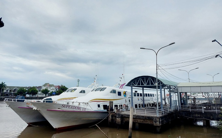 Phà, tàu đi Phú Quốc tạm thời ngưng chạy do thời tiết xấu