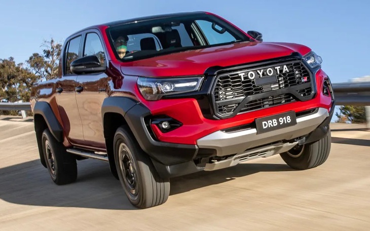 Toyota Hilux GR Sport ra mắt: Hầm hố, mạnh và nhiều 