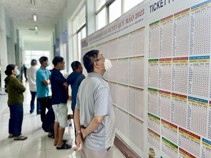 Tin tức sáng 7-1: Đi nước ngoài được mang bao nhiêu ngoại tệ?; Vé máy bay Tết đã cháy - Ảnh 2.