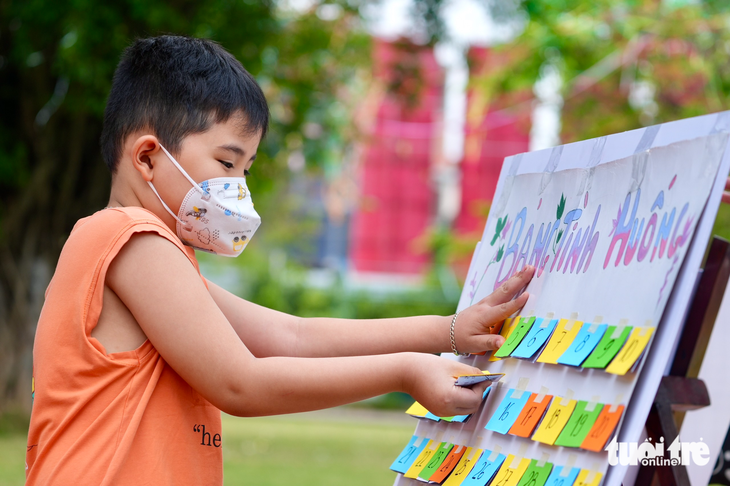 Mùa xuân cho em: Con làm thiệp tặng mẹ, nghệ sĩ diễn không cần cát sê - Ảnh 2.