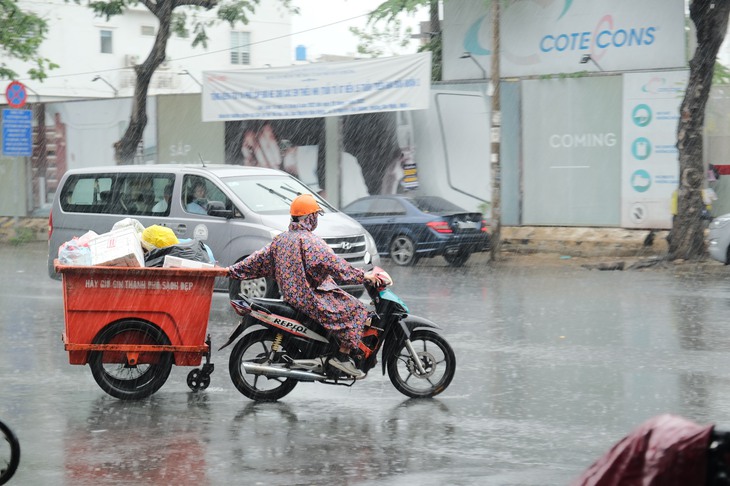 Thời tiết hôm nay 10-1: Nam Bộ mưa trái mùa bất thường - Ảnh 1.