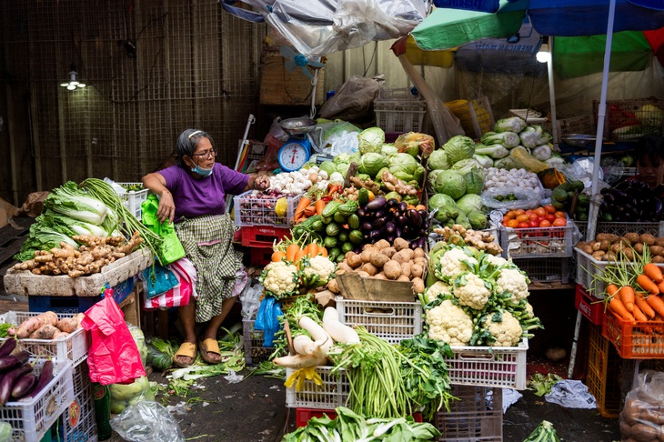 Lạm phát khiến giá hành tây ở Philippines đắt hơn thịt bò - Ảnh 1.