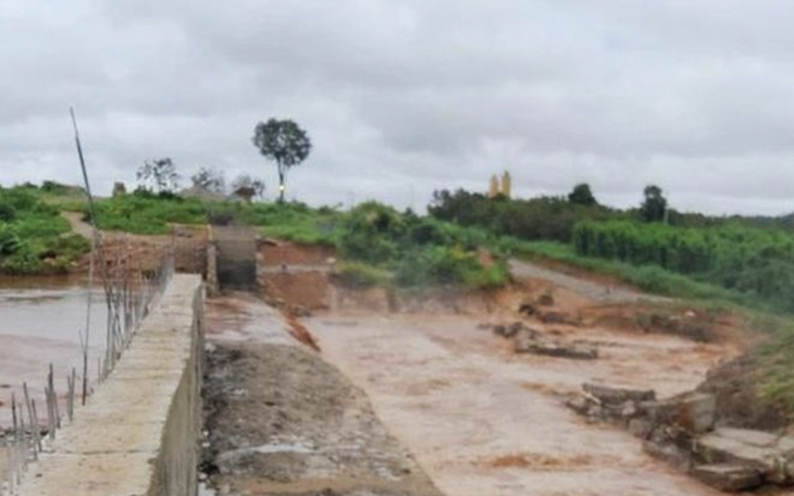Vỡ đập dẫn nước thủy điện ở Gia Lai