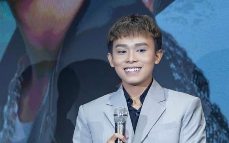 Hồ Văn Cường thử hát nhạc trẻ với "Ngày mai người ta lấy chồng"