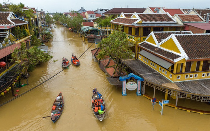 Bão số 4 tan trên biển, miền Trung khả năng mưa lớn kéo dài 10 ngày