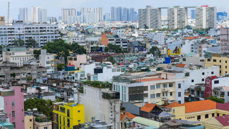 Nhiều người bất ngờ nhận được thông báo đóng thuế đất phi nông nghiệp, nhiều người khác muốn đóng thuế mà không biết ở đâu - Ảnh: QUANG ĐỊNH