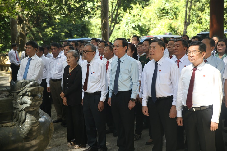 Bí thư Thành ủy TP.HCM Nguyễn Văn Nên, Phó chủ nhiệm thường trực Ủy ban Kiểm tra Trung ương Trần Văn Rón, Bí thư Tỉnh ủy Tây Ninh Nguyễn Thành Tâm dự họp mặt - Ảnh: TIẾN LONG