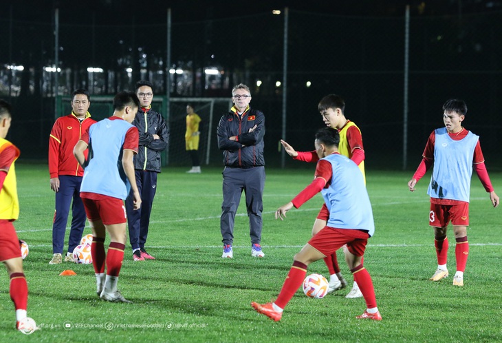 HLV Philippe Troussier muốn tạo ra lứa cầu thủ trình độ World Cup cho tuyển Việt Nam - Ảnh: VFF