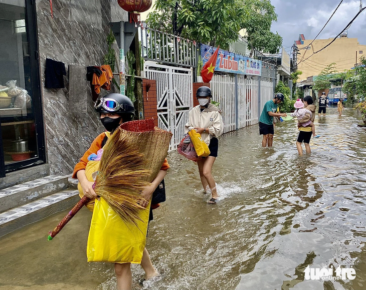 Nhiều nguyên nhân gây ra các điểm ngập ở Đà Nẵng hai năm qua - Ảnh: TRƯỜNG TRUNG