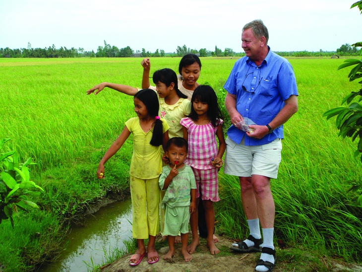 Khách Tây thích khám phá cảnh làng quê miền Tây Nam Bộ.